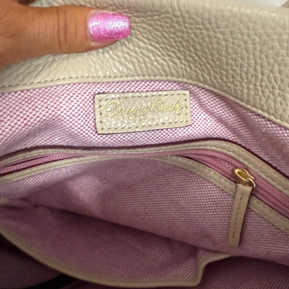 Dooney & Bourke Elegant Cream Leather Women's shoulder bag